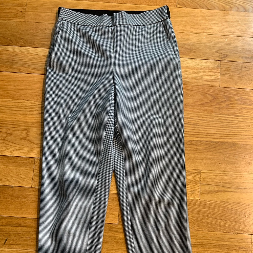 Babaton Size 0 Cropped Ankle Pants. Good Condition.